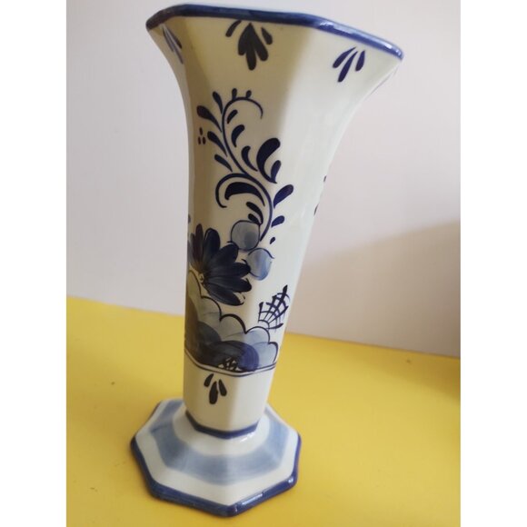 Vintage large 8.5" Delft Hand Painted Blue & White Vase - Picture 5 of 12